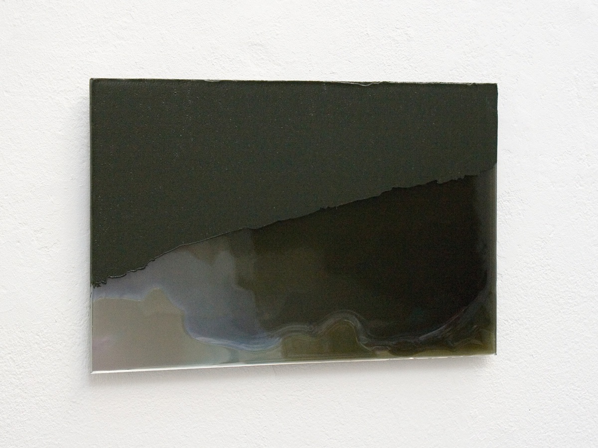 Raymund Kaiser, UM-GSP1 (150918) 2018; Öl (+ Wachs), Lack, Glasspiegel, 20 x 30 cm