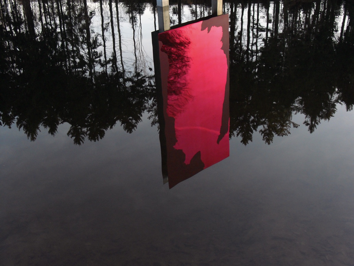 Raymund Kaiser, UELFE_DISPLAY, 2013, Ülfebad in Radevormwald, 2K-Lack, 2 Edelstahlspiegel, beidseitig, je 320 x 175 cm